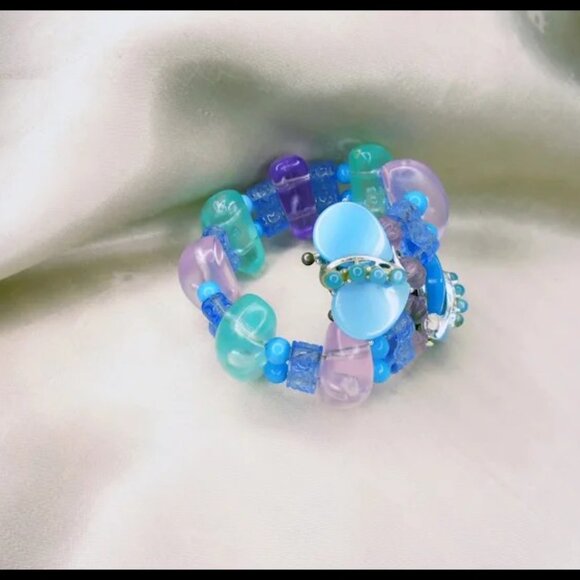 Retro Gummy Wrap Bangle Bracelet Made with Vintage Lucite -One of a Kind - Picture 3 of 12